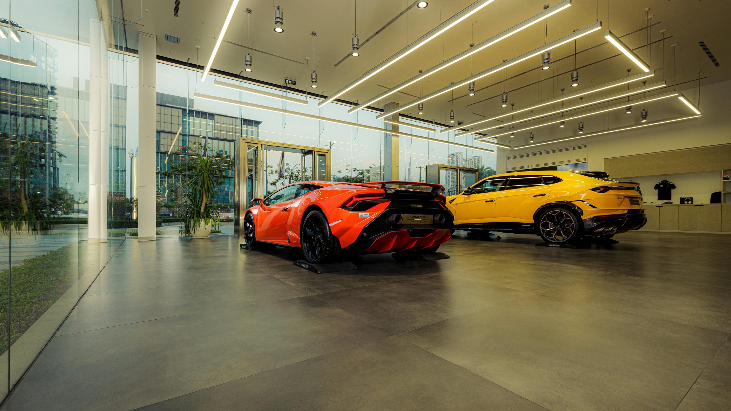 Бъдещето на автосалоните: агенционен модел или традиционно дилърство?